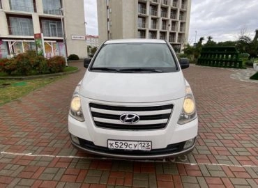 Hyundai H-1