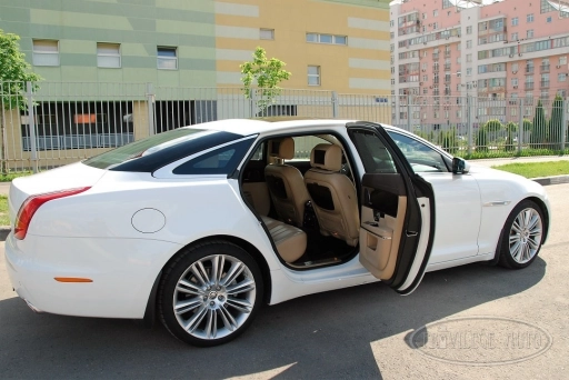 Jaguar XJ