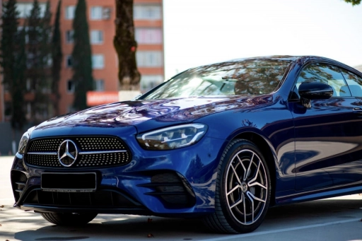 Mercedes-Benz E200