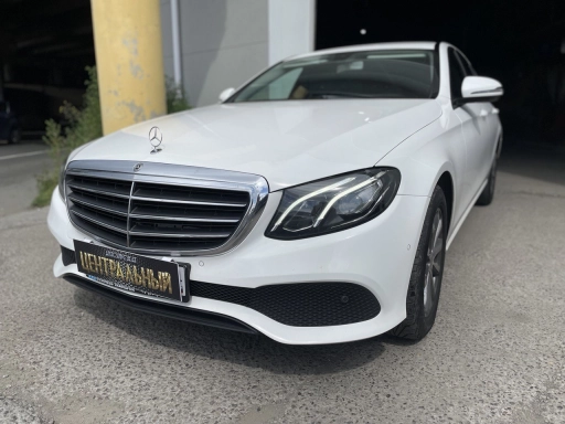 Mercedes-Benz E200