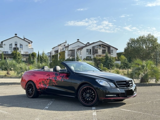 Mercedes-Benz E200