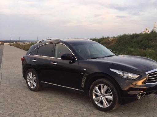 Infiniti QX70