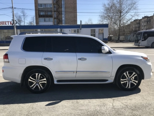 Lexus LX570