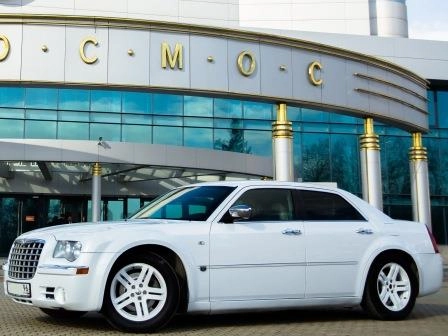 Chrysler 300c white