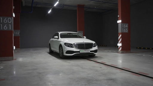 Mercedes-Benz E200
