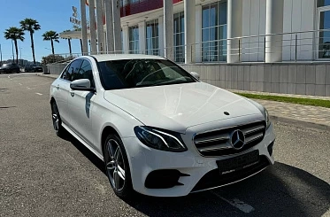 Mercedes-Benz E200