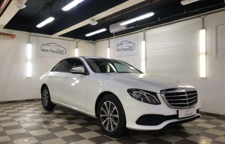 Mercedes-Benz E200
