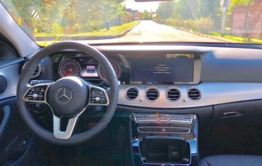 Mercedes-Benz E200