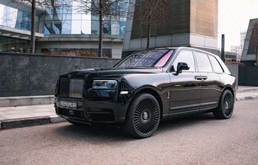 Rolls-Royce Cullinan Black